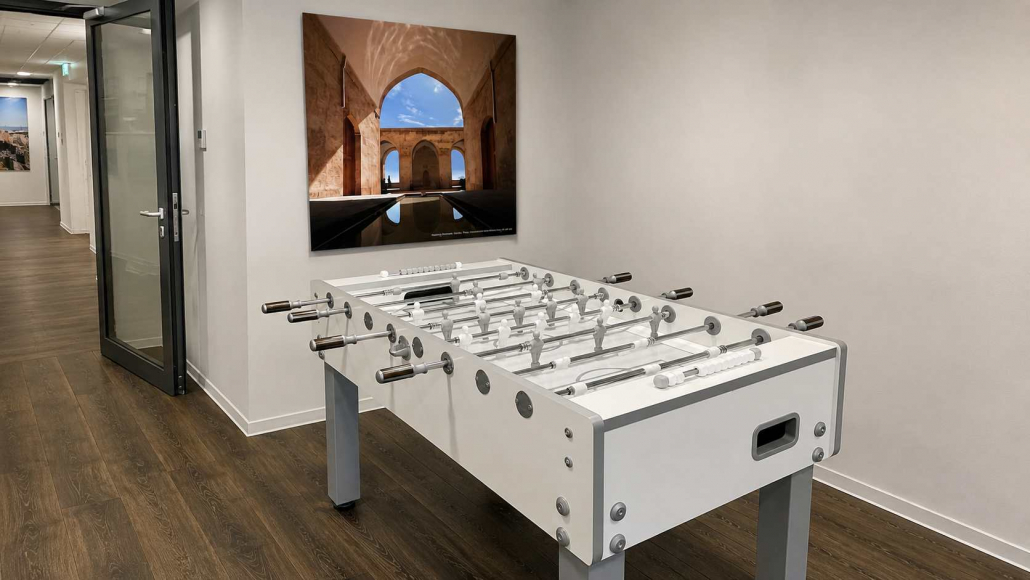 Asklepios Tagesklinik Gross Borstel - Spielbereich Asklepios Tagesklinik Gross Borstel - Spielbereich mit einem ansprechenden Fotodruck im Hintergrund