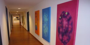 Gemälde - Projekt Institut für Hämatopathologie - Künstlerin Meike Kohls - Flur Mikroskopie