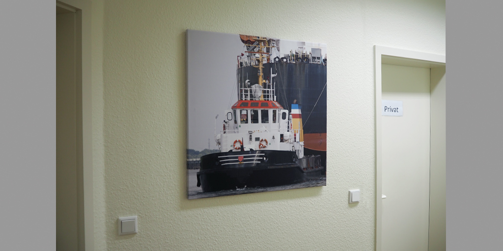 Fotodruck Motiv Lotsenboot für Flur im MVZ Buntenskamp GmbH