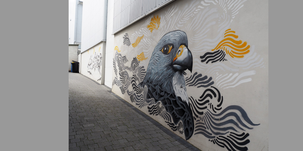 Wandgemälde mit Vogelmotiv in Reykjavík